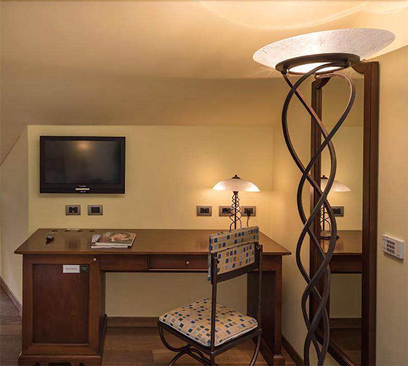 La Darsena Hotel Tremezzo Bagian luar foto