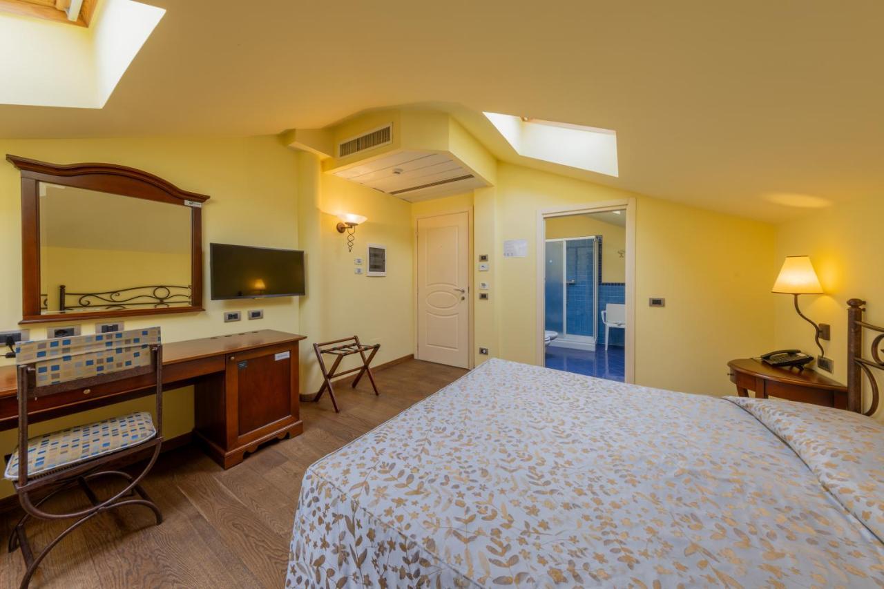 La Darsena Hotel Tremezzo Bagian luar foto